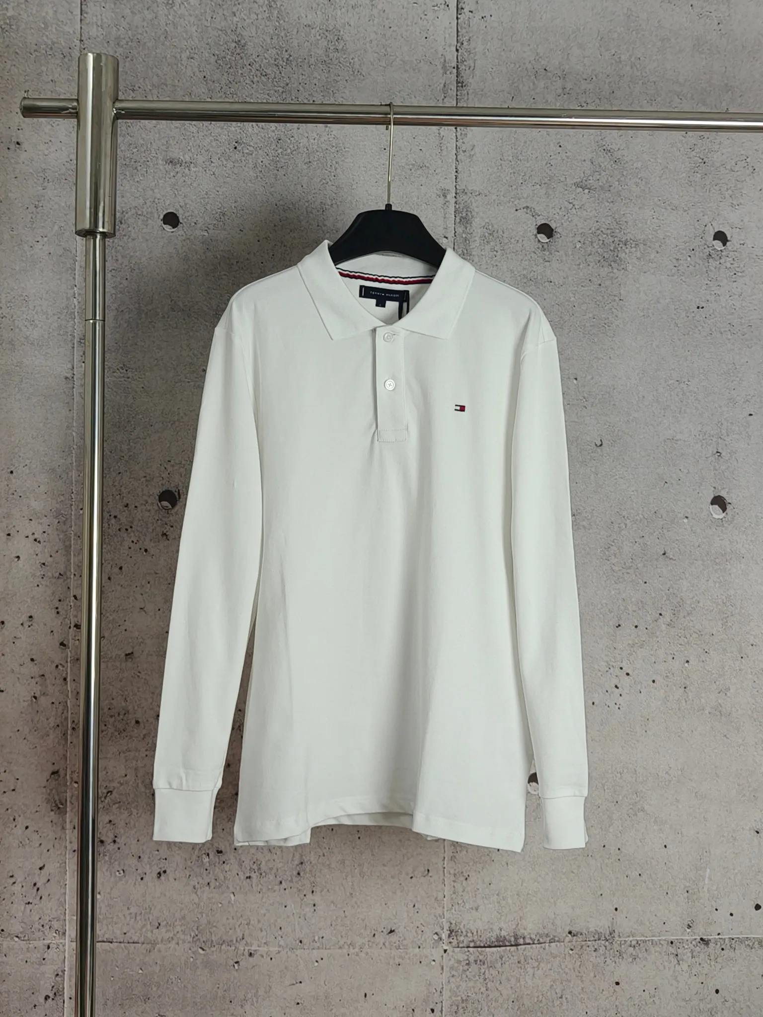 P200 Real shot quality High version Tommy embroidered polo shirt lapel long sleeves High-end quality Complete with three labels, comfortable and breathable, classic and simple, exquisite and fashionable, details show high-end quality Color: Black White Gray Navy Size: M-XXL